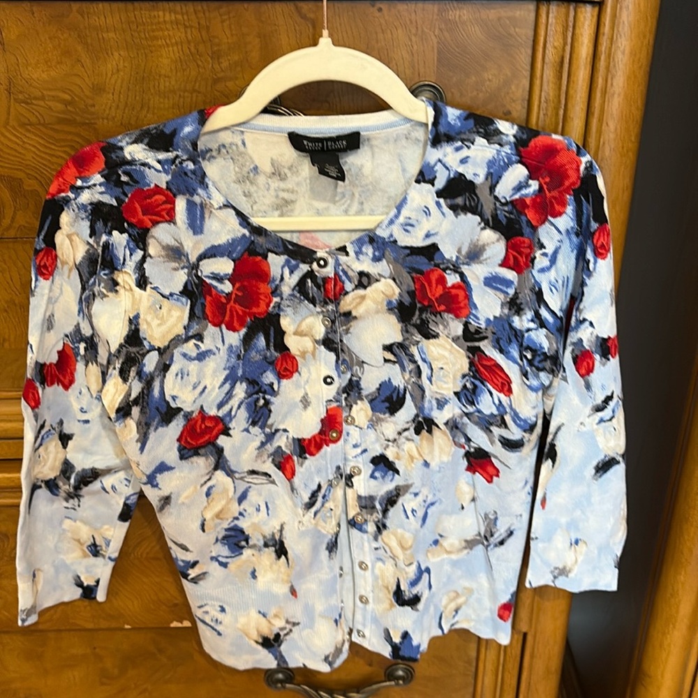 WHBM sweater in perfect condition